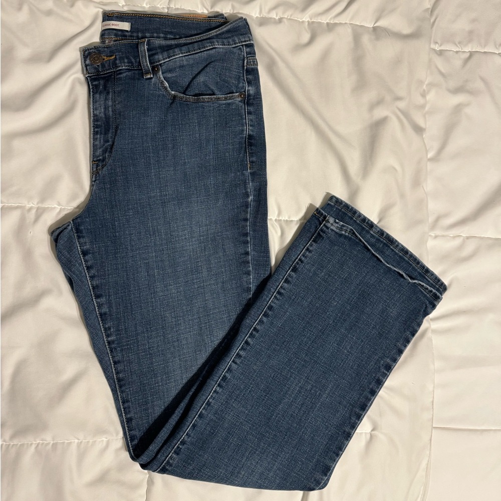 Levi classic boot cut women’s jean size 10